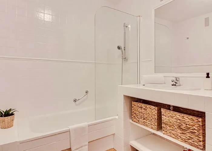 Quiet Marina Gardens *